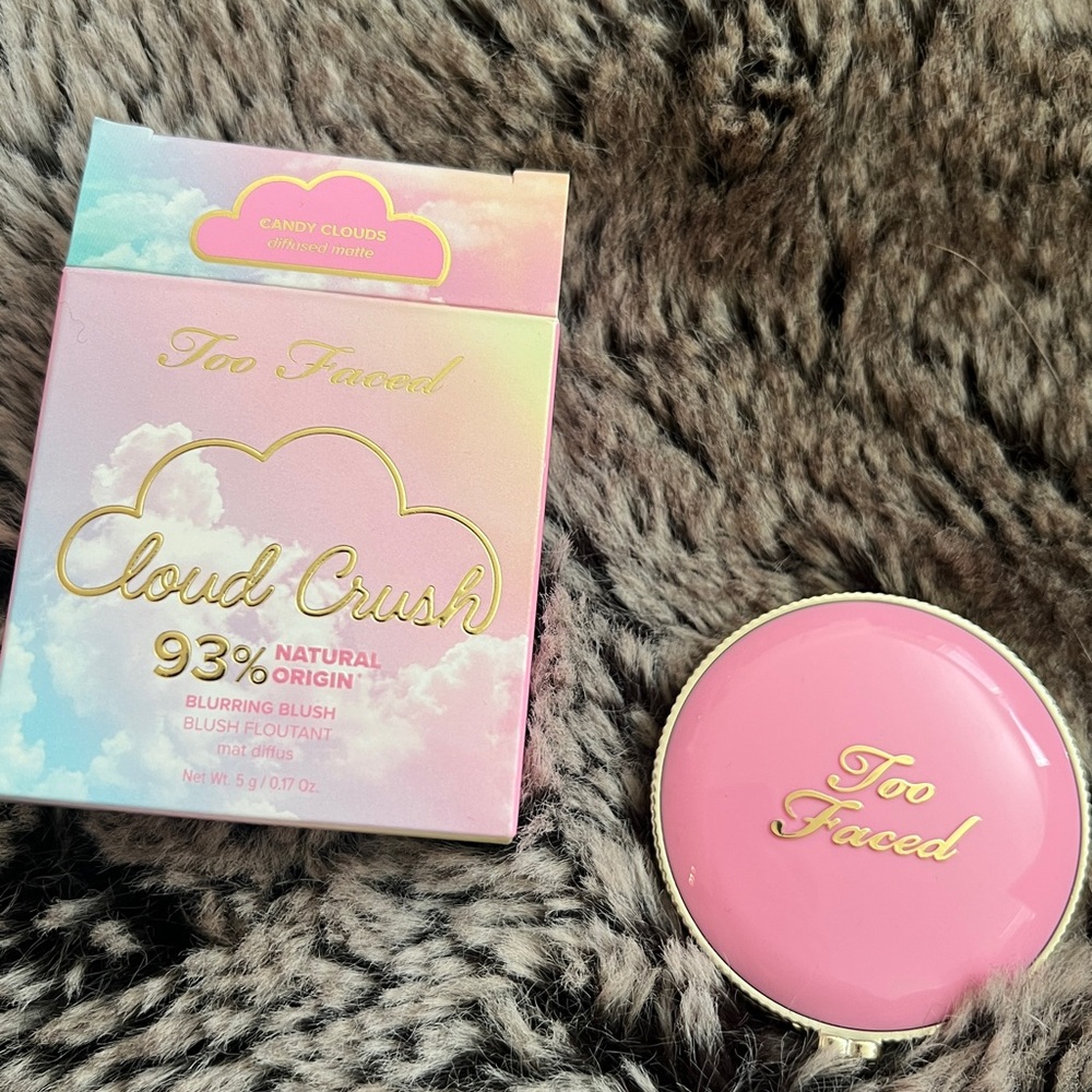 Too Faced Cloud Crush Blurring Powder Blush - Candy Clouds